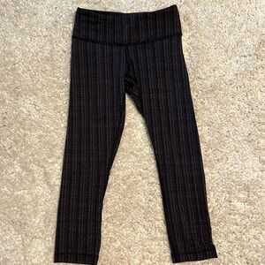 Lululemon Wunder Under capri sz 2  EUC